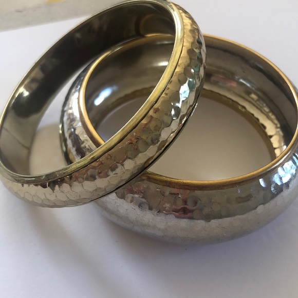 Costume jewelry/hammered silver set of bangles - Picture 1 of 4